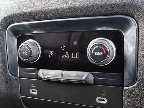 Used 2024 Chevrolet Suburban LT AWD/4WD image 55