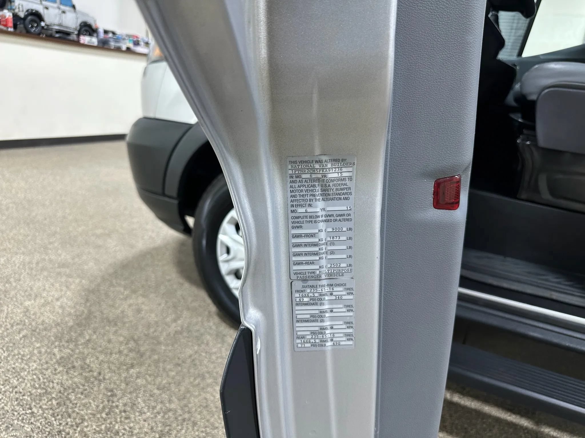 Used 2015 Ford Transit 250 148 Medium Roof RWD image 17