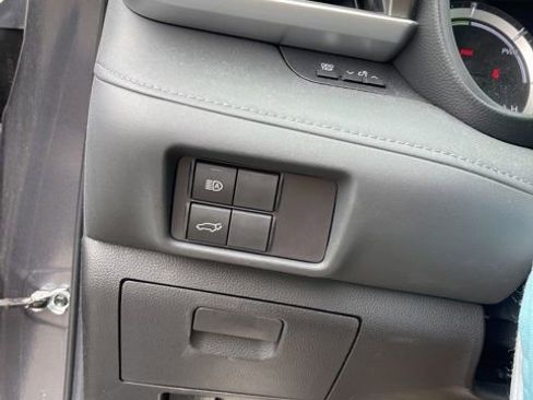 Used 2023 Toyota Highlander LE AWD/4WD image 1