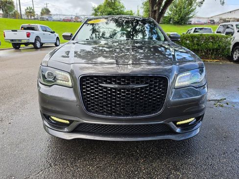 Used 2022 Chrysler 300 Touring L RWD image 6