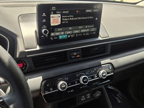 Used 2025 Honda Pilot EX-L image 17