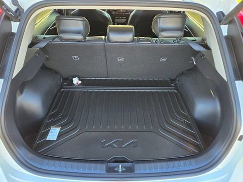 Used 2023 Kia Niro Wind w/ Wind Preserve Package FWD image 13