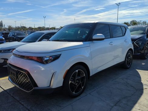 Certified 2023 Kia Soul EX image 9
