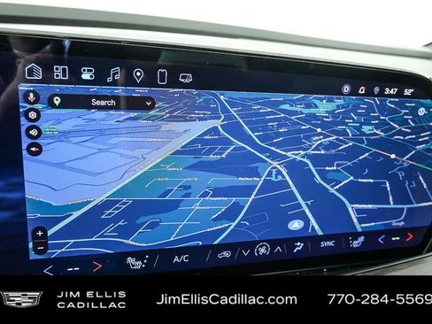 Used 2025 Chevrolet Suburban LT RWD image 14