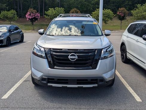 Used 2024 Nissan Pathfinder Platinum AWD/4WD image 2