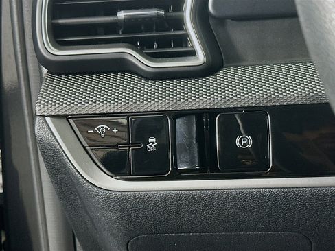 Used 2025 Kia Sportage LX image 16