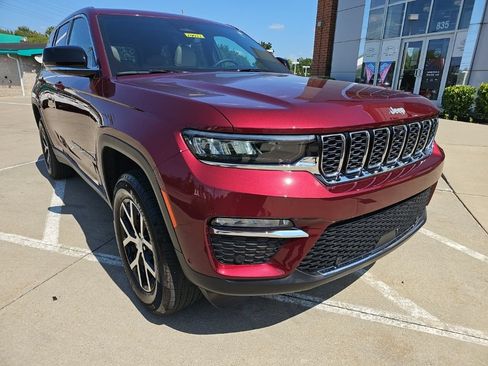 Certified 2025 Jeep Grand Cherokee Limited w/ Luxury Tech Group II AWD/4WD image 7