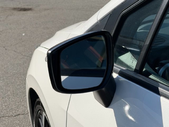 Used 2024 Nissan Versa SR FWD image 10
