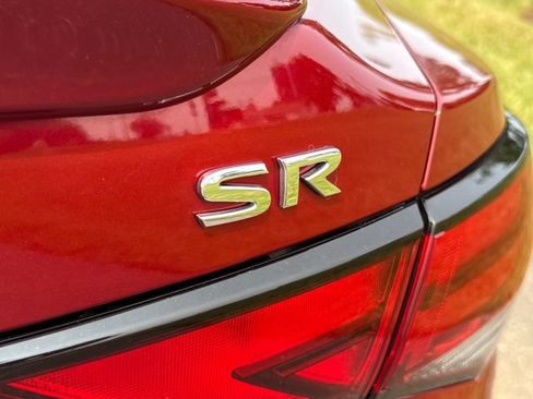Used 2021 Nissan Sentra SR w/ SR Premium Package FWD image 17