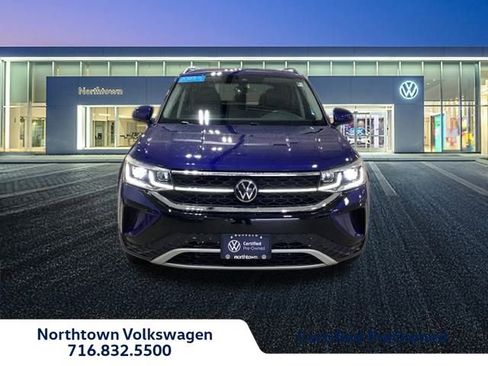 Used 2023 Volkswagen Taos SEL image 2