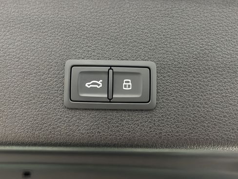 Used 2022 Audi e-tron Prestige w/ Prestige Package AWD/4WD image 27