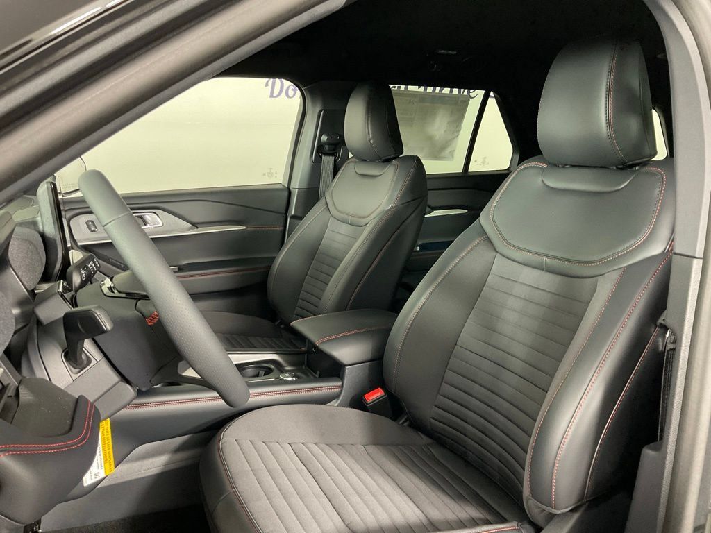 New 2026 Ford Explorer ST-Line w/ ST-Line Street Pack RWD image 14