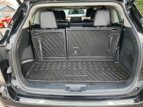 Used 2022 Toyota Highlander XLE image 15