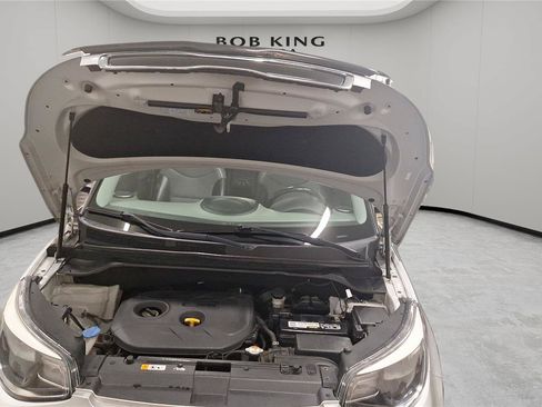 Used 2016 Kia Soul + w/ Primo Package FWD image 9