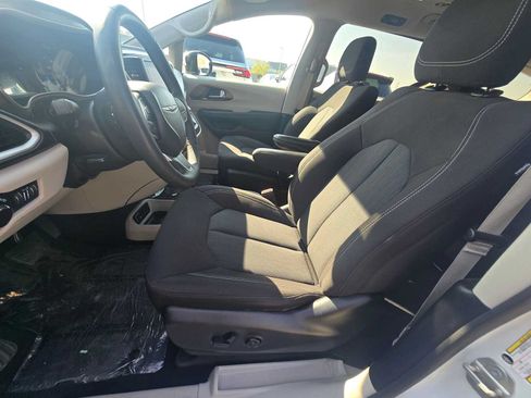 Used 2023 Chrysler Voyager LX FWD image 22