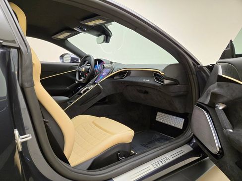 Used 2021 Ferrari Roma RWD image 23