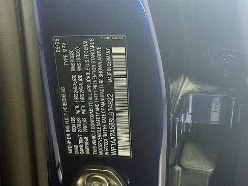 Certified 2025 Porsche Macan AWD/4WD image 35