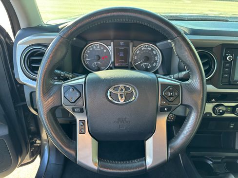 Used 2017 Toyota Tacoma SR5 image 10
