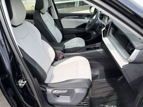 New 2026 Volkswagen Tiguan SE AWD/4WD image 25