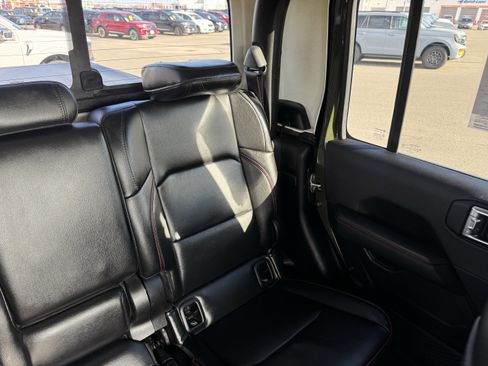 Used 2022 Jeep Gladiator Rubicon w/ Cold Weather Group image 14