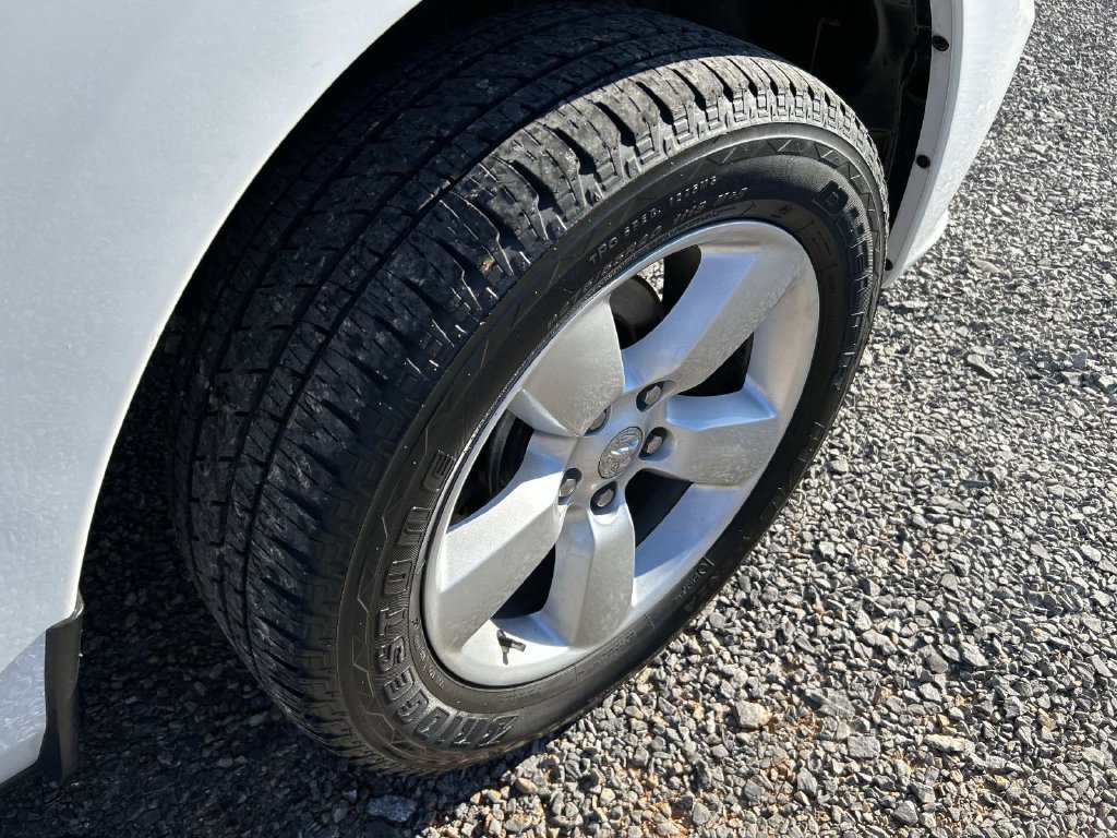 Used 2015 RAM 1500 Express RWD image 32