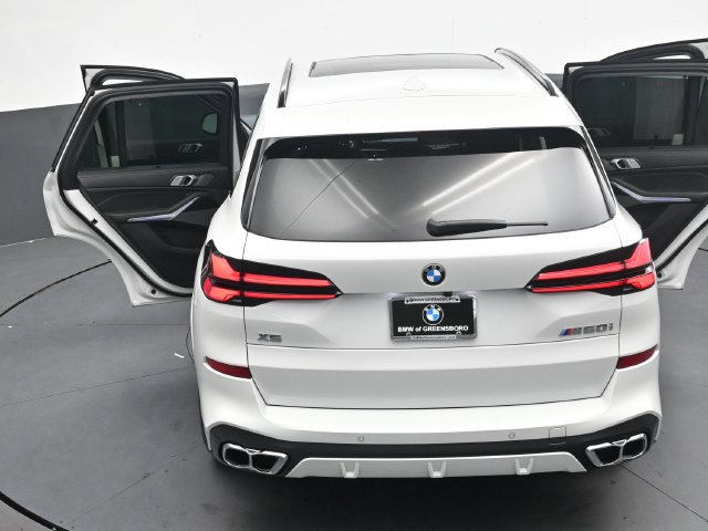 Used 2025 BMW X5 M60i AWD/4WD image 43