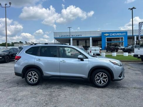 Used 2023 Subaru Forester Premium AWD/4WD image 2