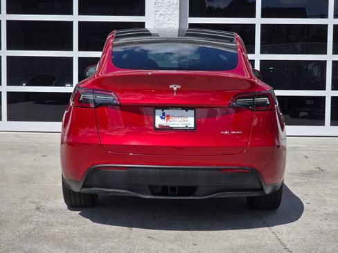 Used 2023 Tesla Model Y Long Range AWD/4WD image 4