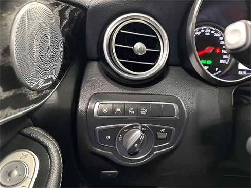 Used 2018 Mercedes-Benz GLC 300 4MATIC image 16