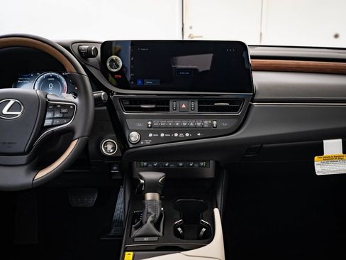 New 2025 Lexus ES 350 Luxury image 30