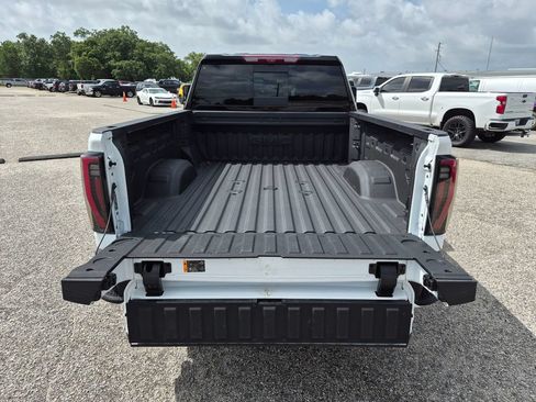 Used 2026 GMC Sierra 2500 AT4 w/ AT4 Premium Plus Package AWD/4WD image 32