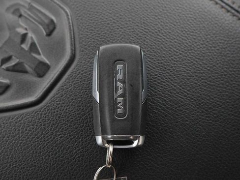 Used 2025 RAM 1500 Laramie AWD/4WD image 28