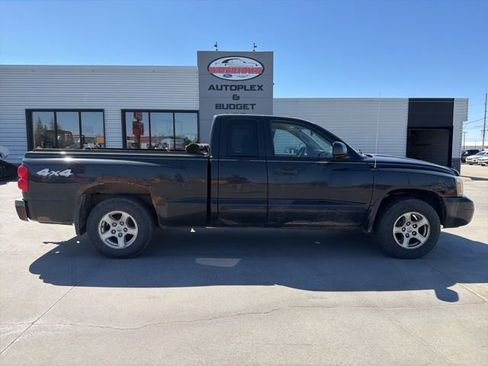 Used 2006 Dodge Dakota SLT w/ Trailer Tow Group image 1