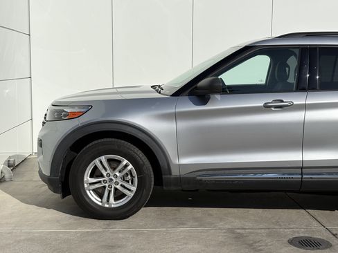 Used 2020 Ford Explorer XLT image 4