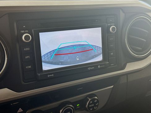 Used 2016 Toyota Tacoma SR5 w/ SR5 Appearance Package (SN) image 19