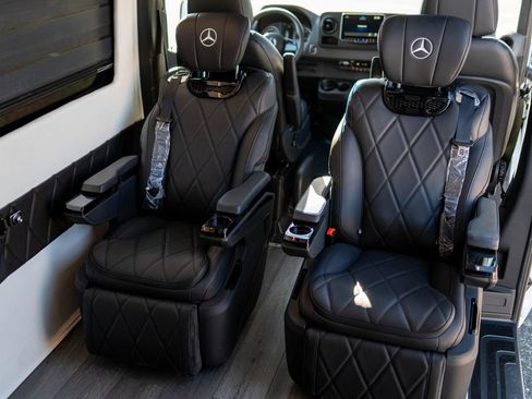 Used 2024 Mercedes-Benz Sprinter 2500 image 31