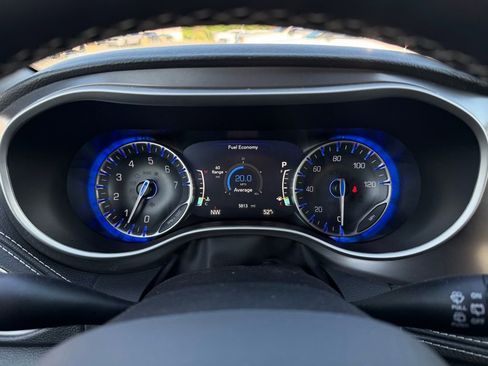Used 2026 Chrysler Pacifica Select FWD image 16