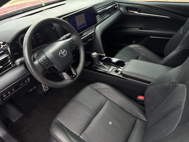 Used 2025 Toyota Camry XSE FWD image 11