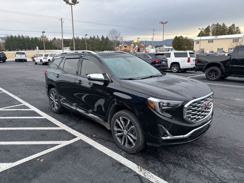 Used 2019 GMC Terrain Denali w/ Advanced Safety Package image 8