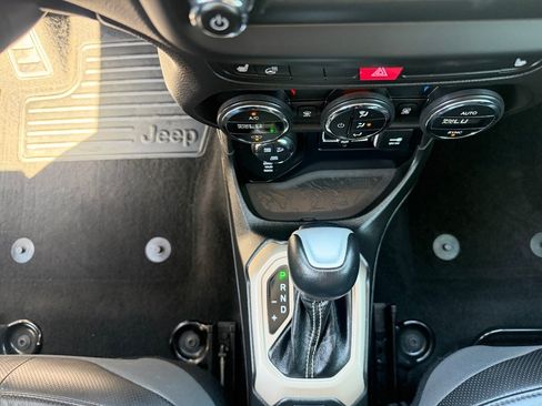 Used 2017 Jeep Renegade Trailhawk AWD/4WD image 20