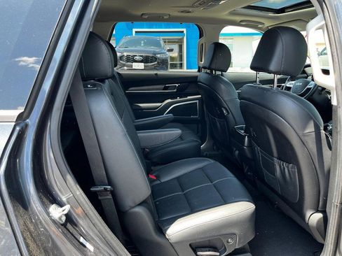 Used 2022 Kia Telluride EX w/ EX Premium Package image 9