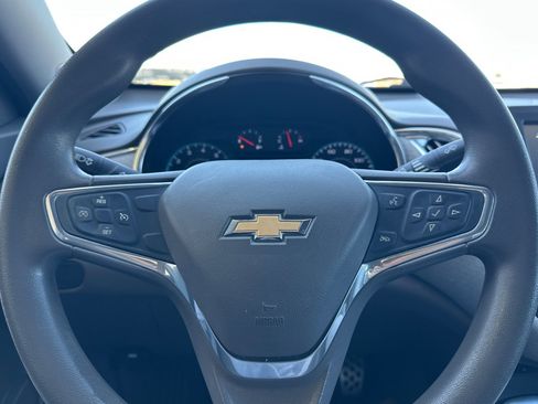 Used 2017 Chevrolet Malibu LT FWD image 22