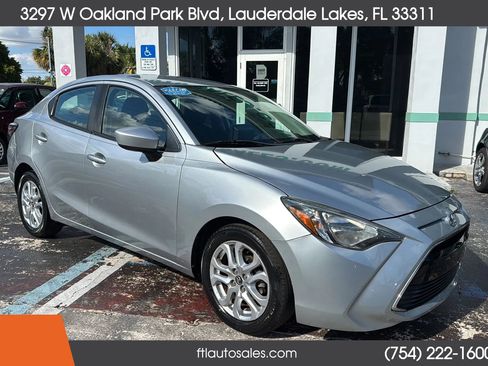 Used 2017 Toyota Yaris iA image 3