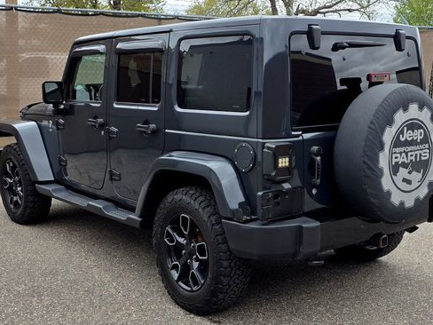 Used 2017 Jeep Wrangler Unlimited Sahara AWD/4WD image 5
