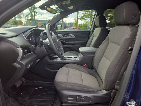 Certified 2023 Chevrolet Traverse LT w/ Rear Camera Mirror Package image 11