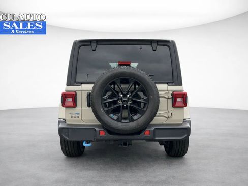 Used 2022 Jeep Wrangler Unlimited Sahara w/ Cold Weather Group image 6