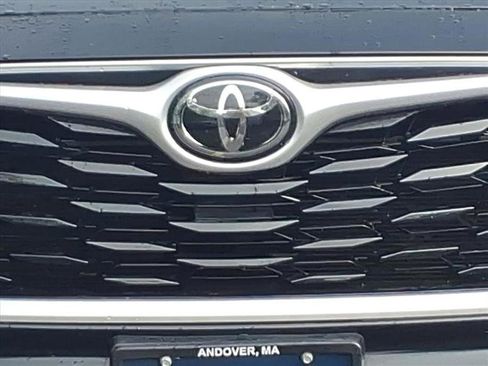 Used 2022 Toyota Highlander XLE image 4