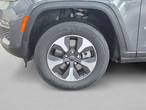 Used 2024 Jeep Grand Cherokee Limited 4xe w/ Luxury Tech Group II AWD/4WD image 9