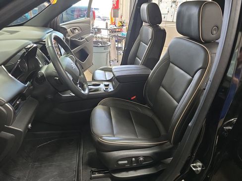 Certified 2023 Chevrolet Traverse Premier w/ Redline Edition AWD/4WD image 17