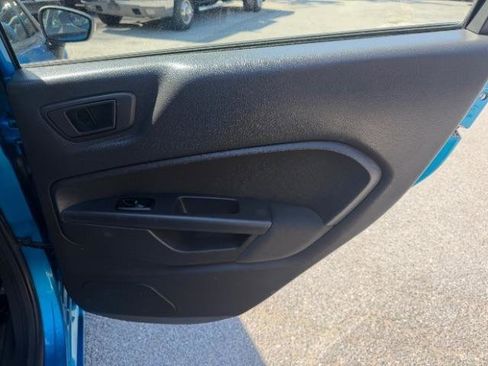 Used 2013 Ford Fiesta SE FWD image 30